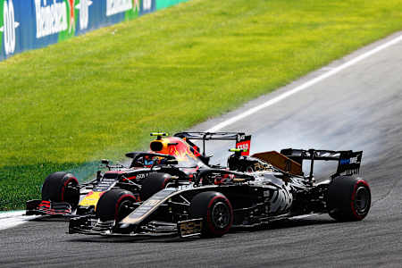 A photo of Alexander Albon and Kevin Magnussen jostle for position during the 2019 F1 Grand Prix of Italy.