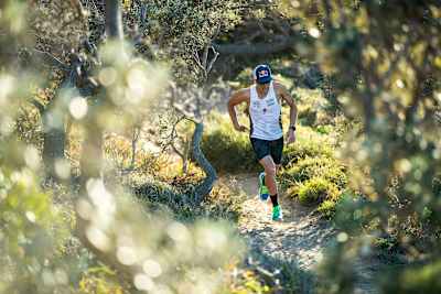 Braden running on the trails in Noosa Braden’s key to success in 2017? Not forgetting his roots. “I have an adventure racing background. Where the racing is brutal.”