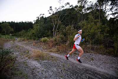 Ryan Sandes durante el Tarawera Ultra Marathon en Rotorua, Nueva Zelanda, el 9 de febrero de 2019.