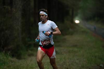 Ryan Sandes durante el Tarawera Ultra Marathon en Rotorua, Nueva Zelanda, el 9 de febrero de 2019.