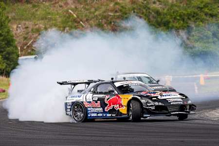 Mad Mike contra Nian. Formula Drift Japan 2018.