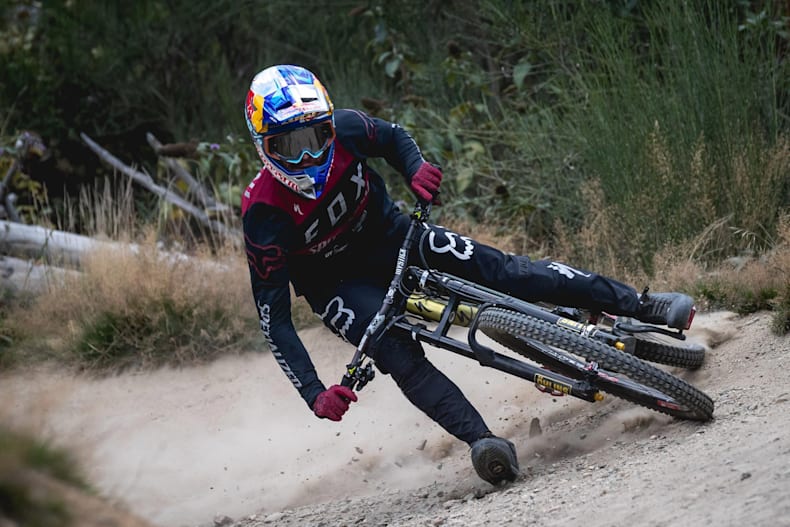 downhill mtb loic bruni s bike set up for 2018