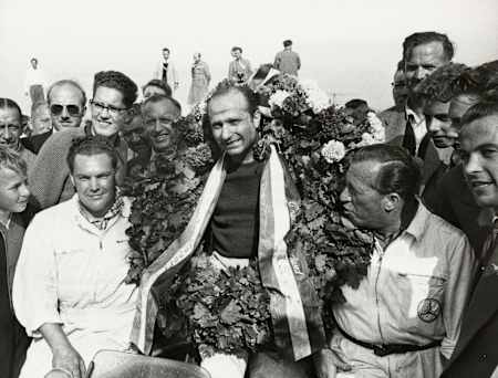 Une photo du pilote de F1 Mercedes Juan-Manuel Fangio.