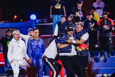 An image of Mexican rapper Aczino winning Red Bull Batalla 2021 in Vina Del Mar, Chile.