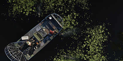 Screenshot aus GTA 6 zeigt ein Luftkissenboot in der Region Grassrivers