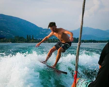 Find great artificial swells produced by a Nautique boat at Lugano Lake