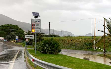 Ligurske signalne table, ki opozarjajo na morebitne vremenske nevšečnosti