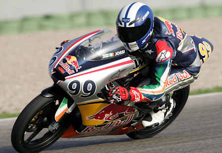 Joshua Elliott racing at the Rookies Cup Test in Valencia 2008
