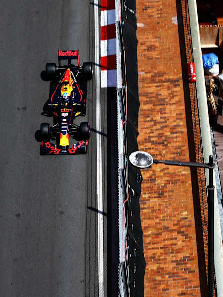 Une monoplace de l'écurie Red Bull Racing sur le circuit du Grand Prix de Monaco de Formule 1.