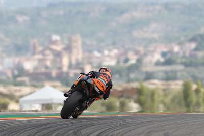 Brad Binder w akcji podczas rundy MotoGP o GP Aragonii 2021