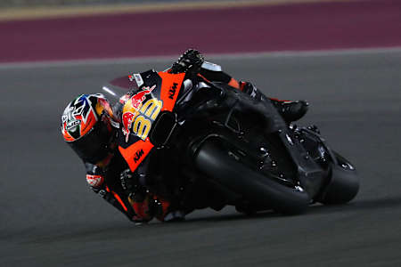 Brad Binder en el test de MotoGP para la temporada 2024 en Qatar.