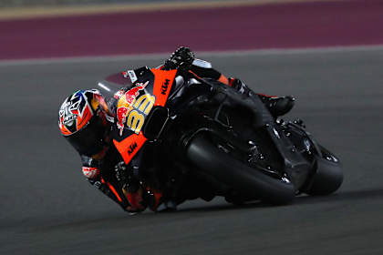 Brad Binder en el test de MotoGP para la temporada 2024 en Qatar.