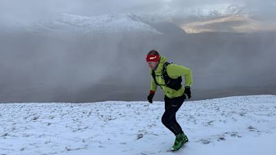Damian Hall runs in snowy conditions.
