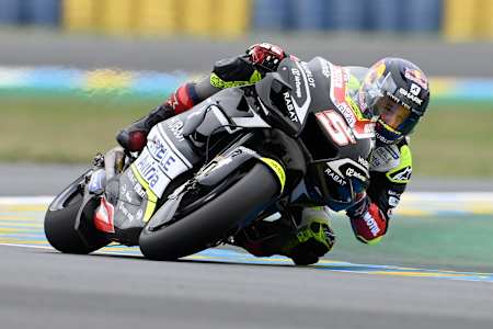 El piloto francés de MotoGP, Johann Zarco, pilota su Ducati de MotoGP durante la temporada 2020.