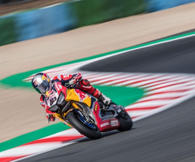 スーパーバイクのレース車と市販車の違い Fimスーパーバイク選手権 比較