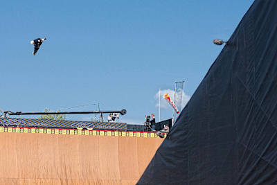 Le skateur Bob Burnquist est une légende du skateboard.