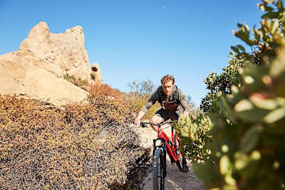 Heughan was photographed riding a Specialized Stumpjumper 29er in Malibu Creek State Park on July 20.
