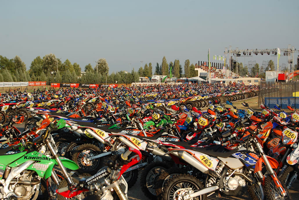 Το μεγαλύτερο ελληνικό parc ferme με 454 enduro μoτοσυκλέτες (ISDE 2008) 