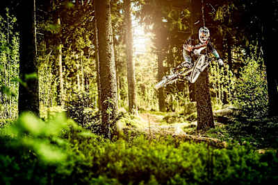 David Erstling beim Mountainbiken im Geißkopf Bikepark in Deutschland.