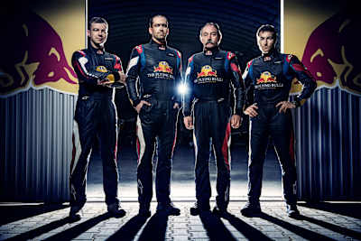 Česká letka Red Bull Flying Bulls ve vzduchu na akci, Jan Tvrdík, Stanislv Čejka, Jan Rudzinskyj, Martin Tvrdík, Miroslav Krejčí, airshow rezervace