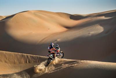 "Look far ahead and take the straightest line" "Look far ahead and take the straightest line"