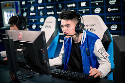 A photo of Newbee’s Sccc at ESL One Katowice 2018