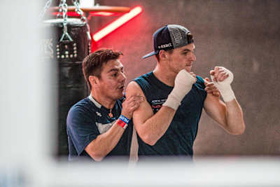 Le champion du monde de Formule 1, Max Verstappen, pendant une séance d'entraînement de boxe.