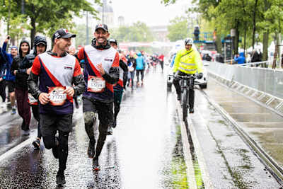 Alex Horst und Clemens Doppler setzen zum Schlusssprint an.