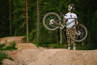 Самый легкий в мире кросс-кантри велосипед, созданный для даунхилла