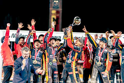 Drużyna Sparty Wrocław na podium Drużynowych Mistrzostw Polski na żużlu