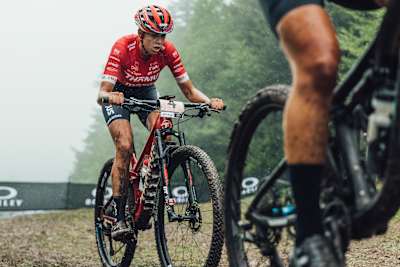 Alessandra Keller rides behind Jenny Rissveds in Snowshoe 2022.