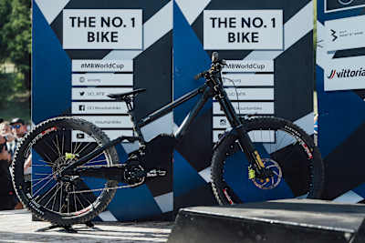 Le VTT descente Specialized de Finn Iles à la Coupe du monde UCI 2022 à Mont-Sainte-Anne, au Canada.