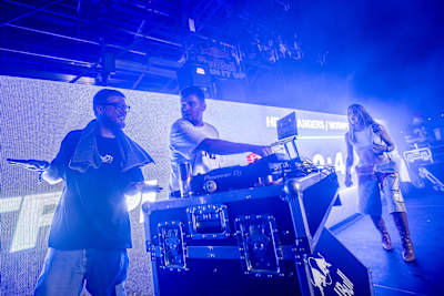 Hugoy Hypetrain počas DJ battlu Red Bull Turn It Up, Grape Festival, letisko Trenčín, 15. august 2026.