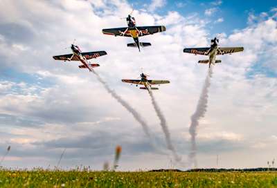 Flying Bulls Aerobatic Team ze země