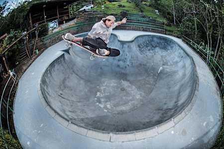 Pedro Barros voa sobre o seu próprio bowl na idílica Florianópolis