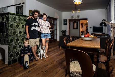 Rodinná idylka v obýváku. Takhle tam stojíme i když nás nikdo nefotí