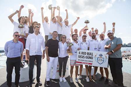 İstanbul Büyükşehir Belediye Başkanı Ekrem İmamoğlu Red Bull Uçuş Günü'nde