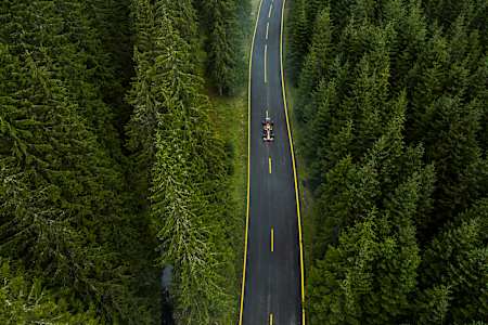 RB7 traversând pădurile dese de pe Transalpina