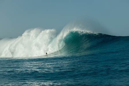 Laura Enever rides the biggest wave ever paddled into by a female, in Hawaii