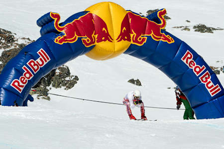 Rýchlostný lyžiar Michal Bekeš pri prekonávaní rekordov v Lomnickom sedle, 1. marec 2023.