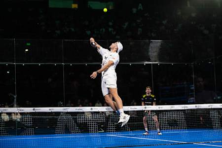Alejandro Galán tritt beim Premier Padel P1 in Mar del Plata, Argentinien, am 27. Mai 2024 auf.