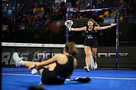 Aranzazu Osoro Ulrich celebrates a dramatic point with Martina Calvo during the 2025 Buenos Aires Premier Padel P1 quarter-finals.