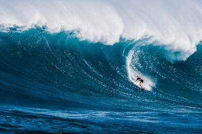Annie Reickert surfs at Red Bull Magnitude at Jaws