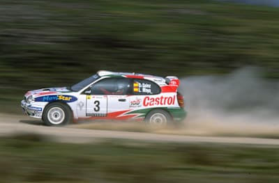 Toyota Corolla WRC Le double champion du monde des rallyes Carlos Sainz pilote une voiture de rallye Toyota Corolla WRC.