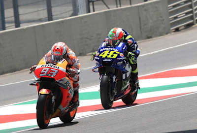 Rossi insegue Marquez in classifica