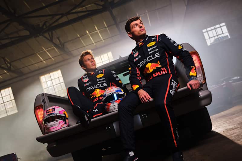 New Oracle Red Bull Racing Sparco team kit
