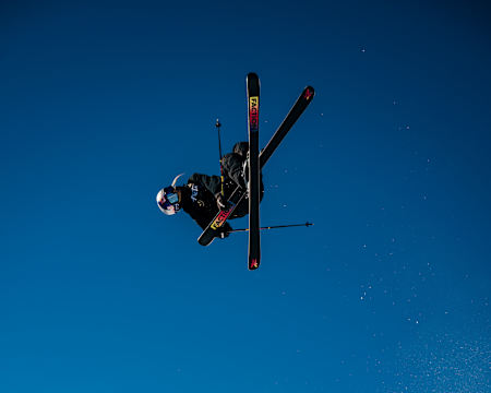 Eileen Gu in der Halfpipe am Kitzsteinhorn, Österreich, am 23. November 2023.
