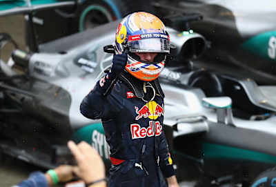 Max Verstappen feiert seinen dritten Platz im Parc Ferme während des Großen Preises von Brasilien auf dem Autodromo Jose Carlos Pace am 13. November 2016 in Sao Paulo, Brasilien. 