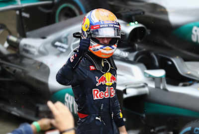 Max Verstappen feiert seinen dritten Platz im Parc Ferme während des Großen Preises von Brasilien auf dem Autodromo Jose Carlos Pace am 13. November 2016 in Sao Paulo, Brasilien. 