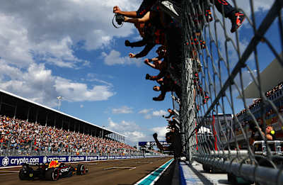 Le Hollandais Max Verstappen revient à 19 longueurs de Charles Leclerc, toujours en tête, après le Grand Prix de Miami, cinquième manche du championnat du monde de Formule 1 2022.